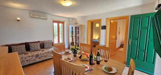 Stone House with Pool, Set in Idillic Countryside - Villa Mir - Postira - 2