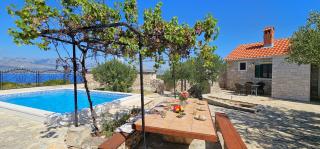 Stone House with Pool, Set in Idillic Countryside - Villa Mir - Postira - 7