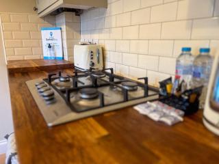 Luxury 1 Bedroom Apartment in Southend w Parking - 2