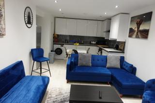 Kyoto House 2 I Luxury 2BR Home I Mid-Long Term I Parking I 45 Inch TVs in rooms with NETFLIX - Derby - 7