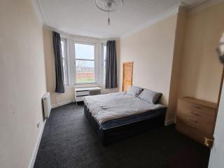 West End Traditional Flat with Free Parking - - 0