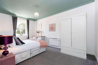 Private parking TS1 2 bed Apartment - 9