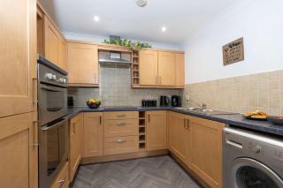 Private parking TS1 2 bed Apartment - 5