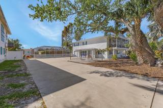 140 Barefoot Bungalow: 4BR/2BA w/ Heated Pool! - Fort Myers Beach - 8