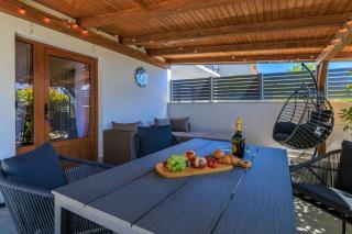 Bezauberndes Apartment nur 450 Meter zum Strand mit Aussendusche, Liegen, Meerblick - Crikvenica - 9