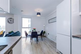 Monthly Special Salford Fully Equipped Kitchen WiFi - Manchester - 2