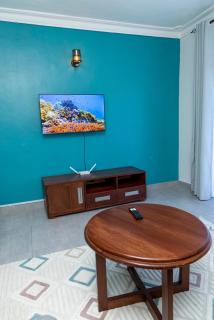 Serene 3Br Apartment in Nyali with AC, Swmming Pool & Beach Proximity - Mombaça - 1