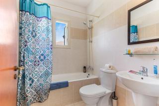 Coral Bay Villa - Sleeps 6 - Pool - Parking - Peyia - 8