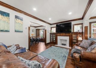 Spacious Lakewood Home Minutes from Downtown CLE - Lakewood - 6