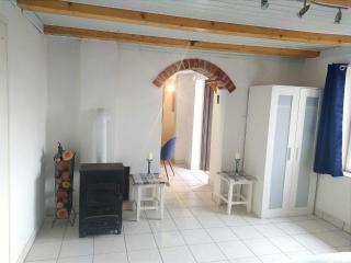 The Hidden Gem, 1 bedroom, 1 living room, 4 beds, Sleeps 5 - Siófok - 9
