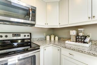 4 Mi to Venice Beach: Home w/ Patio & Yard - 3