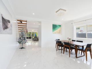 Thorneside seaside dream home near the blue sea - Birkdale - 0