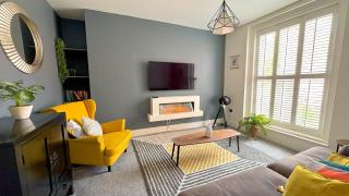 Stylish Quiet Town Apartment with Parking WEEKLY and MONTHLY Let at Reduced Rates - Shrewsbury - 3
