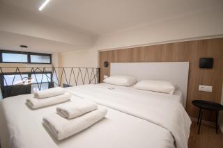 Trinity Loft-Modern Studio-Metro Access-Fast Wi-Fi - 7