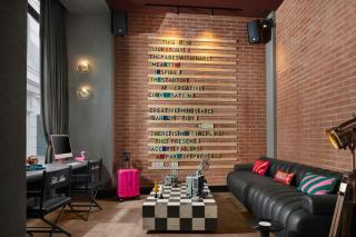 Moxy Istanbul Taksim by Marriott Bonvoy - 4