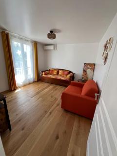 Villa la Désirée ,haut de la villa, entièrement rénovée, 4 étoiles, climatisé, parking privé et 120m2 de jardin - Antibes - 7