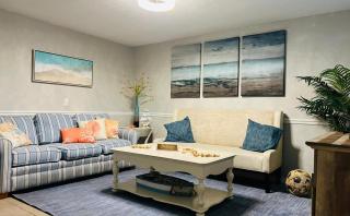 Coastal Cottage, BBQ, TVs, Sleeps 8, King Bed - Port Richey - 8