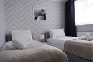 Convenient 4 Bedroom House with Garden in Luton - Luton - 7