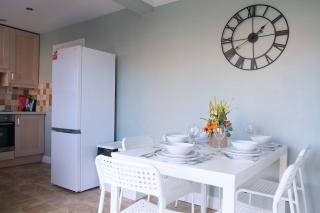 Convenient 3 Bedroom House with Garden in Luton - Luton - 1
