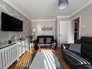 Convenient 3 Bedroom House with Garden in Luton - Luton - 2