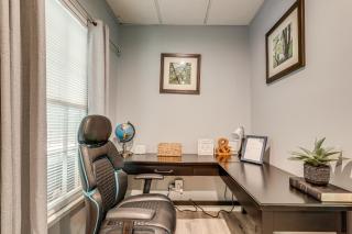 Spacious Yard and BBQ Chic Escape in Lawrenceville! - Lawrenceville - 3
