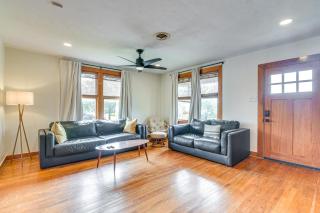 2 Mi to Pleasure Pier Pet-Friendly Gem with Yard - Galveston - 7
