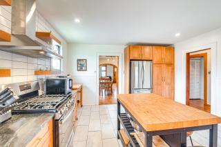2 Mi to Pleasure Pier Pet-Friendly Gem with Yard - 2