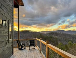 Cascades Escape – Luxury Cabin with Mountain Views, Game Room & Hot Tub - Sevierville - 7