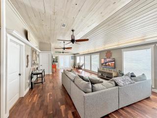 Beachy Vibes by Bolivar Escapes - Gilchrist - 4
