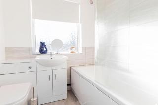 Spacious 3 Bedroom Home with Garden in Doncaster - 4