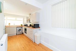 Spacious 3 Bedroom Home with Garden in Doncaster - Doncaster - 2