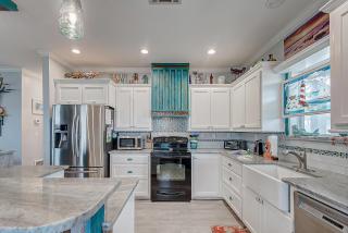 Generals Quarters by Bolivar Escapes - Crystal Beach - 4