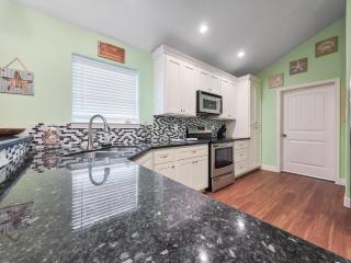 Mellow Yellow by Bolivar Escapes - Crystal Beach - 2