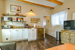 Charming Downtown Adobe Casita Spacious 450 Sq Ft, King Bed and Patio - Santa Fe - 8