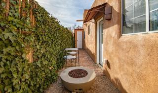 Charming Downtown Adobe Casita Spacious 450 Sq Ft, King Bed and Patio - Santa Fe - 5