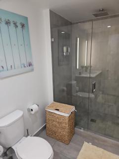 Luxury 2BR High Rise with Pool & Skyline Views - Miami - 8