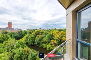 Salford Apartment with Free WiFi, Parking & Ideal for Contractors - 2