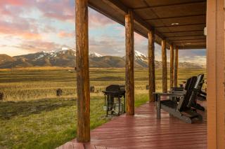 Cabin on 20 Acres, Wildlife, Big Views, Firepit, Close to Yellowstone - 7