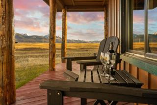 Cabin on 20 Acres, Wildlife, Big Views, Firepit, Close to Yellowstone - Livingston - 0