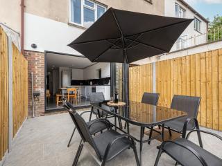 Stylish 5BR Home in the Heart of Spitalfields Walk to Brick Lane & Shoreditch - London - 3