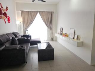 Spacious 2 BR near Boulevard KCH - Kuching - 1