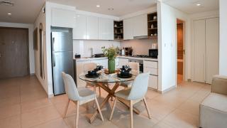 Luxurious 1BR High Floor Skyline View Downtown - 5