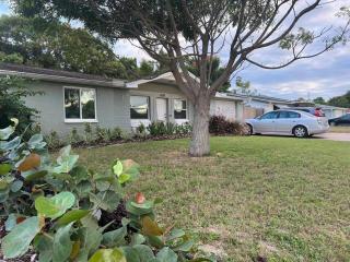 Coastal Cottage, BBQ, TVs, Sleeps 8, King Bed - Port Richey - 9