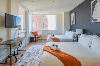 1BR Modern Apartment in DT HighRise with Gym, Parking, Pool and W-D - Phoenix - 9