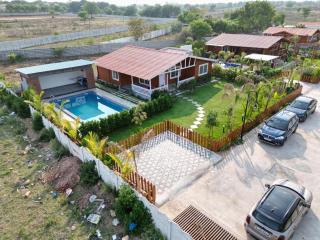 Private pool 3bhk wooden cottage Moinabad Kuku farm stay - Haiderabad - 0