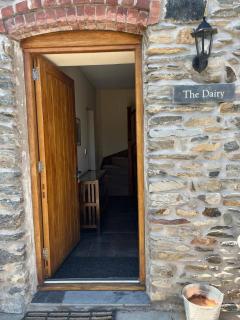 Cosy Barn - Sleeps 8 Hot Tub & Countryside Views - 9
