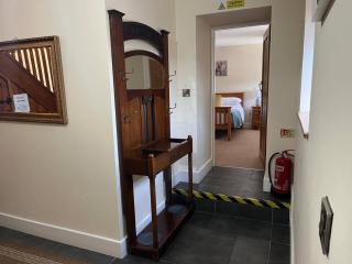 Cosy Barn - Sleeps 8 Hot Tub & Countryside Views - Corwen - 8