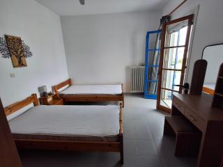 Με θέα τον όρμο της Βάρης - 2