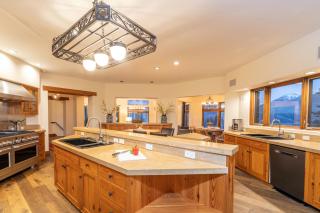 Slopeside Villa by Exceptional Stays - 1