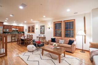 South Pacific Townhouse by Exceptional Stays - 6